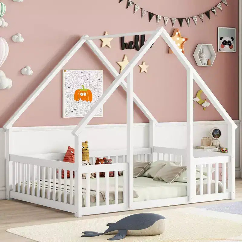 Letto a pavimento a forma di casa con recinzione e sponde – Letto per bambini in legno massello, Bianco