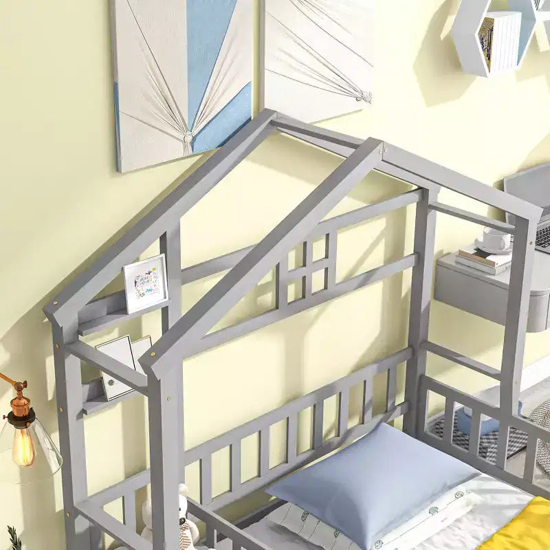 Letto a pavimento con sponde a forma di casetta bifamiliare – Letto per bambini in legno massello, grigio