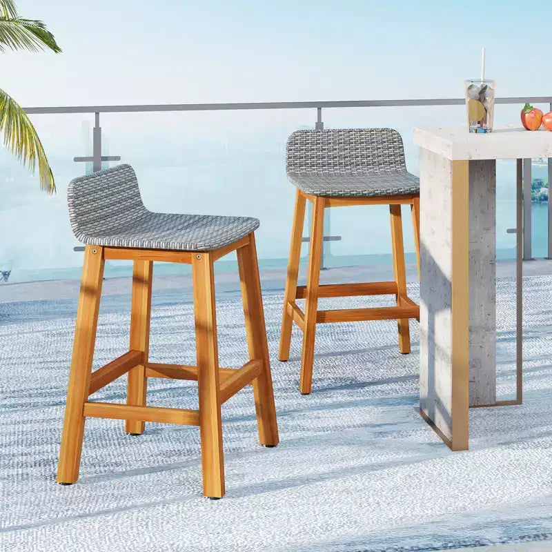 Sgabelli da bar in legno massello di acacia, set da 2, sedie da patio in rattan altezza bancone per portico