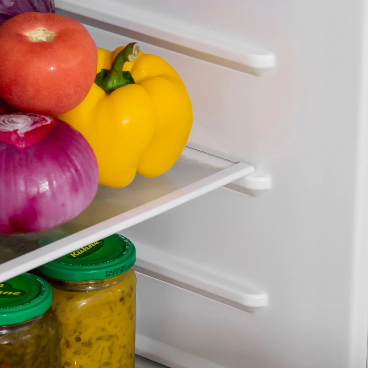 Mini-koelkast van 3,2 kubieke voet met vriezer, compacte koelkast met één deur en instelbare thermostaat voor de slaapkamer