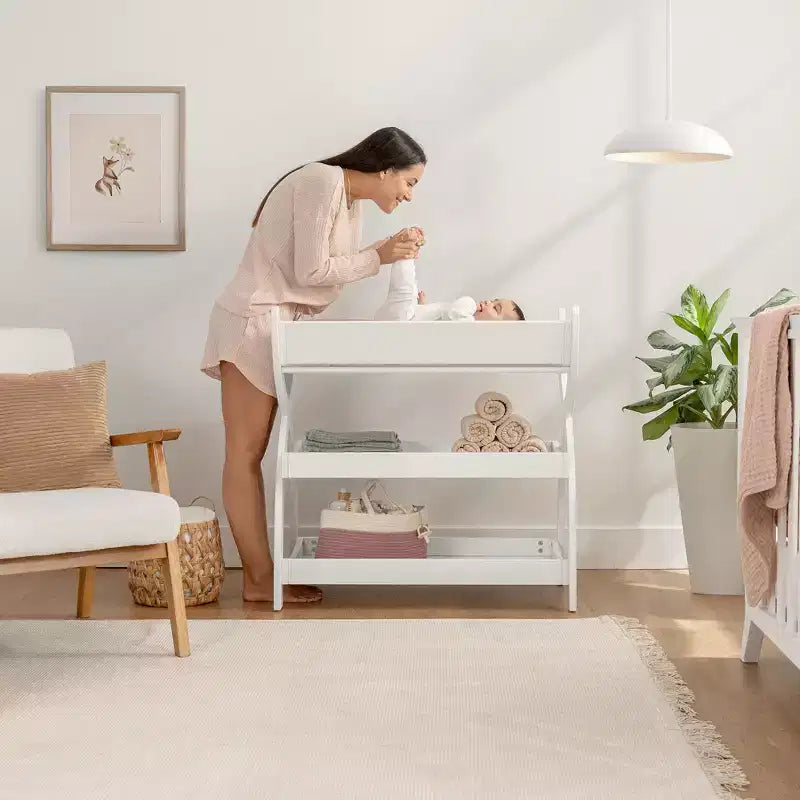 Comfy Cubs commode voor baby's - stevige houten constructie, tijdloze uitstraling met twee open planken voor babybenodigdheden
