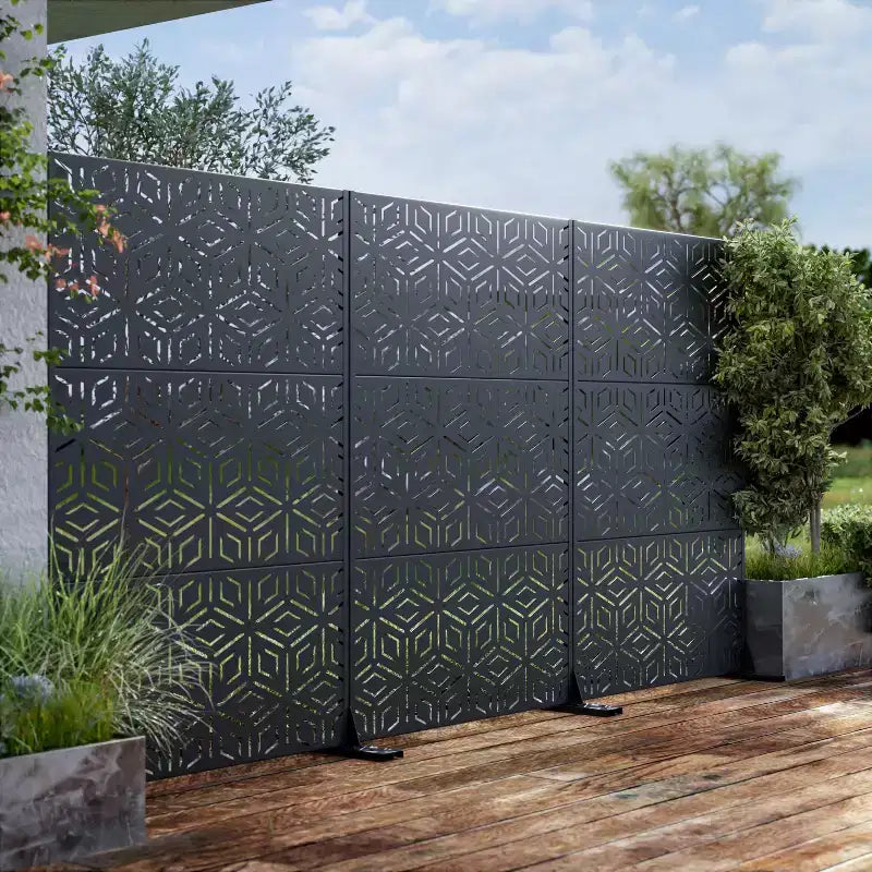 Paraván na rozdělení místnosti ze 3 panelů s geometrickým vzorem – černá galvanizovaná ocel
