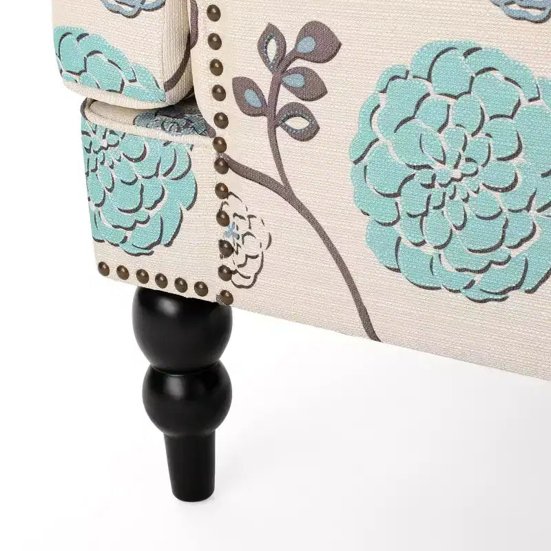Poltrona club tufted Harrison – rivestimento floreale bianco/blu, struttura in legno massiccio