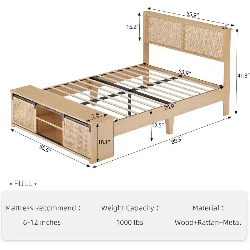 Struttura letto boho rustica in rattan naturale, contenitore con porta scorrevole in stile fienile e testiera con luce LED, gambe di supporto in legno massello.