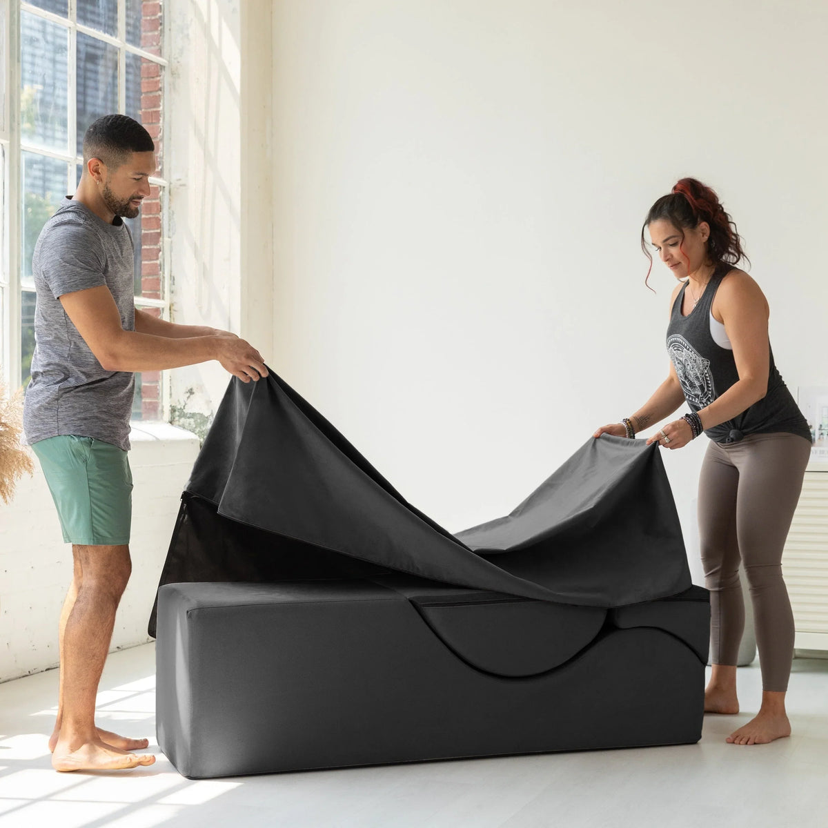 Chaise longue convertibile Avana Kami / poltrona per yoga e massaggi - pouf 2-in-1 con poltrona lounge da yoga ripiegabile estraibile nascosta, microvelluto - N/A