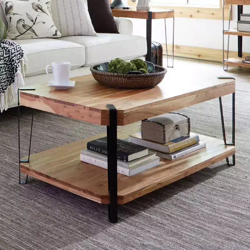 Tavolino da Caffè in Legno Massello di Acacia Bordo Naturale – Struttura in Metallo Nero, 109 cm