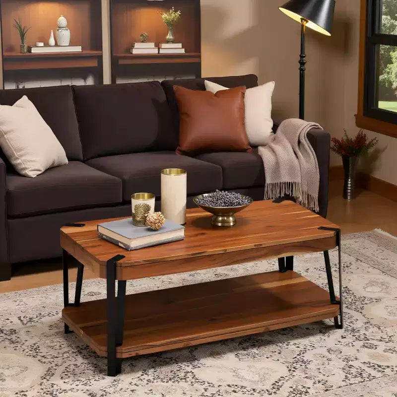 Tavolino da Caffè in Legno Massello di Acacia Bordo Naturale – Struttura in Metallo Nero, 109 cm