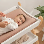 Comfy Cubs commode voor baby's - stevige houten constructie, tijdloze uitstraling met twee open planken voor babybenodigdheden