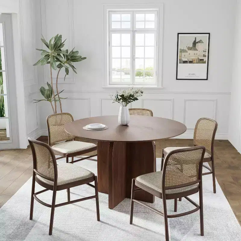 Table à manger ronde PexFix de 45 x 45 en bois massif, finition noyer et pieds élégamment arqués, pour salles à manger et cuisines modernes