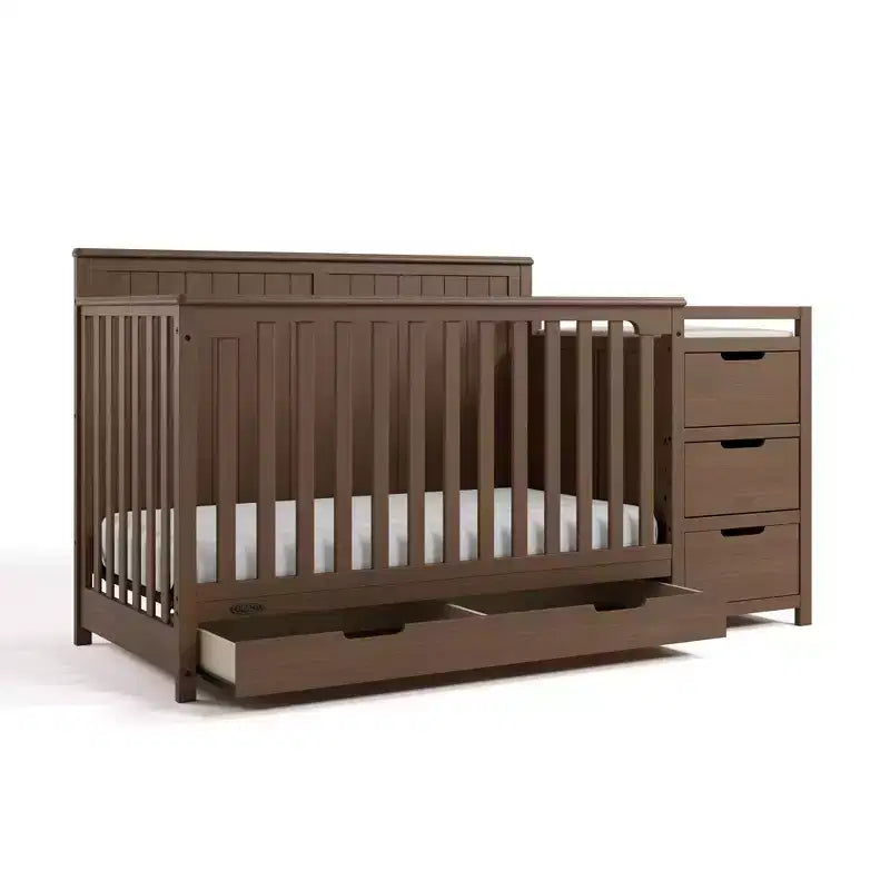 5-in-1-Umbaubett für Babys mit Wickelaufsatz und Schublade