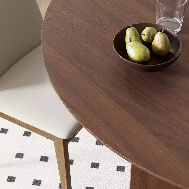 Table à manger ronde PexFix de 45 x 45 en bois massif, finition noyer et pieds élégamment arqués, pour salles à manger et cuisines modernes