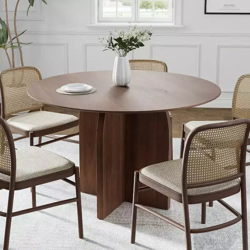 Table à manger ronde PexFix de 45 x 45 en bois massif, finition noyer et pieds élégamment arqués, pour salles à manger et cuisines modernes