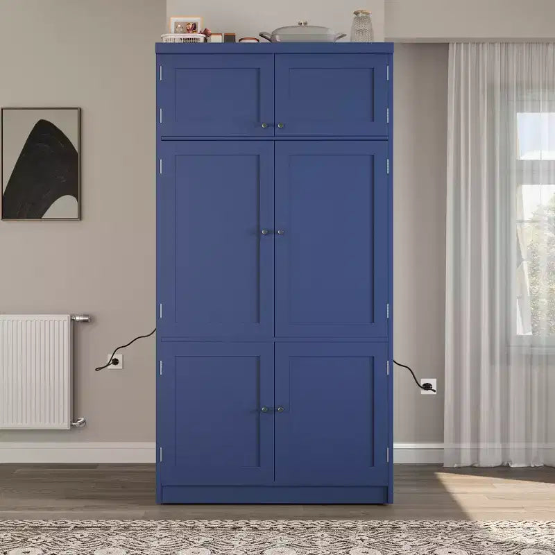 Dispensa alta da cucina con prese di corrente, grande armadio indipendente con supporto per microonde, cassetti, ripiani, portabottiglie e ripiano nell’anta