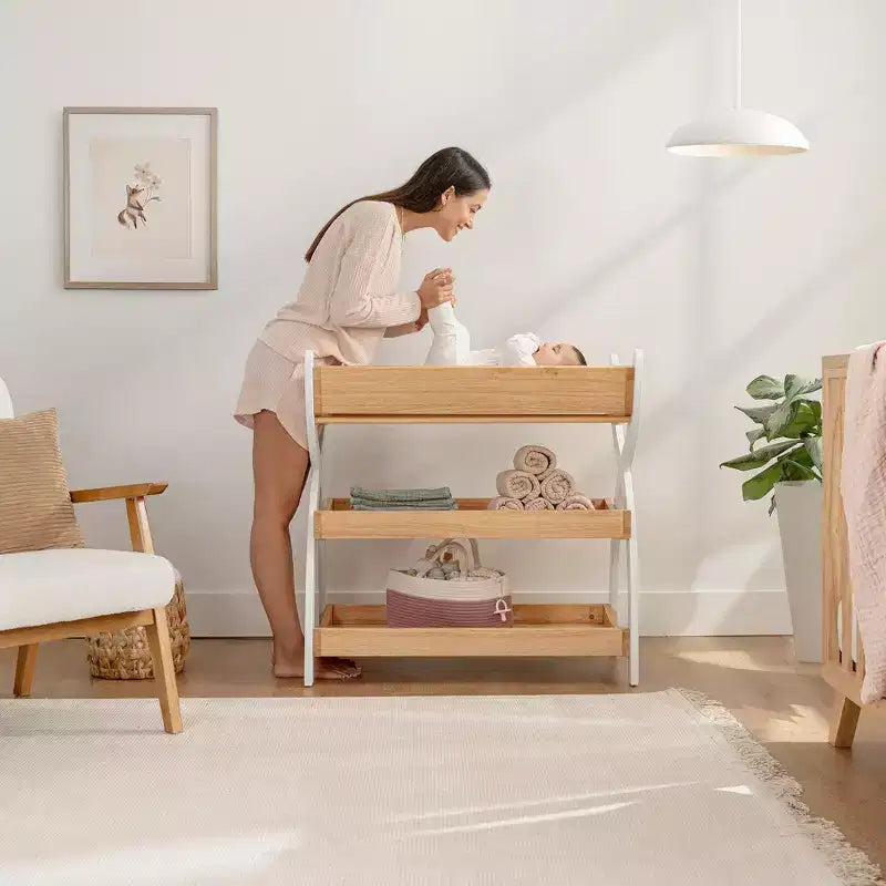 Comfy Cubs commode voor baby's - stevige houten constructie, tijdloze uitstraling met twee open planken voor babybenodigdheden