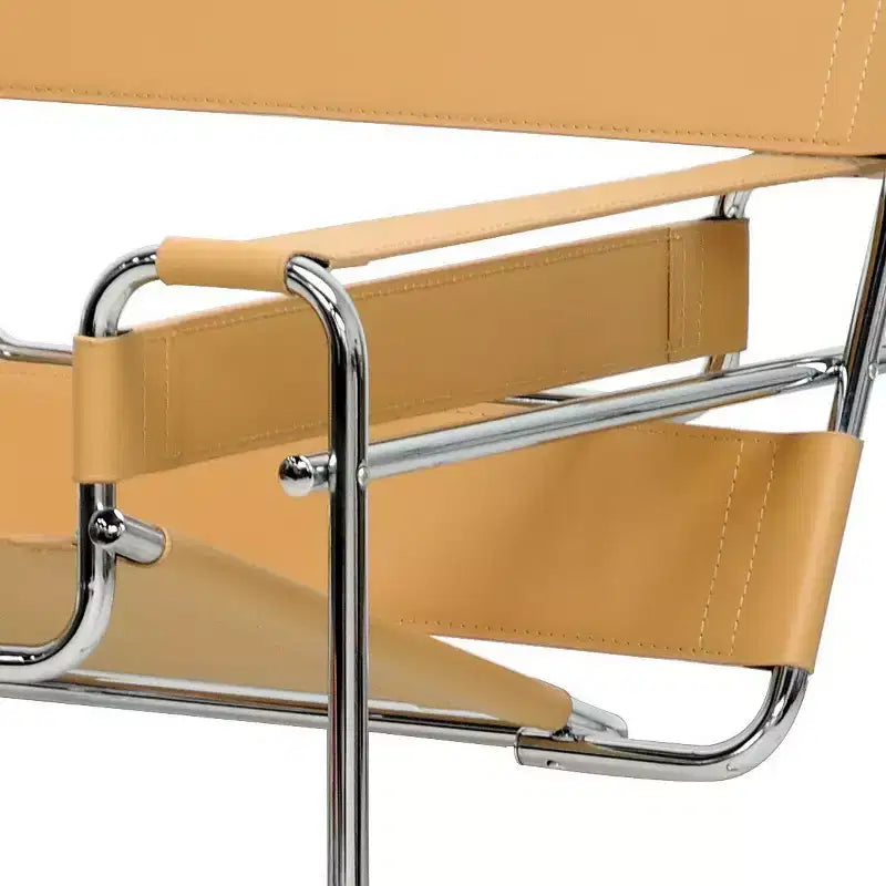 Poltrona d'accento in pelle Jericho di Baxton Studio, moderna di metà secolo, color beige: finitura cromata, piedini antigraffio, completamente assemblata